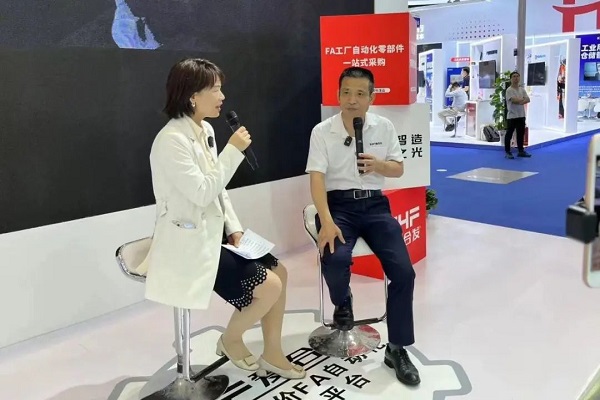 現(xiàn)場直播，暢談發(fā)展